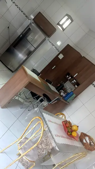 Detalhes da cozinha e da área de refeições